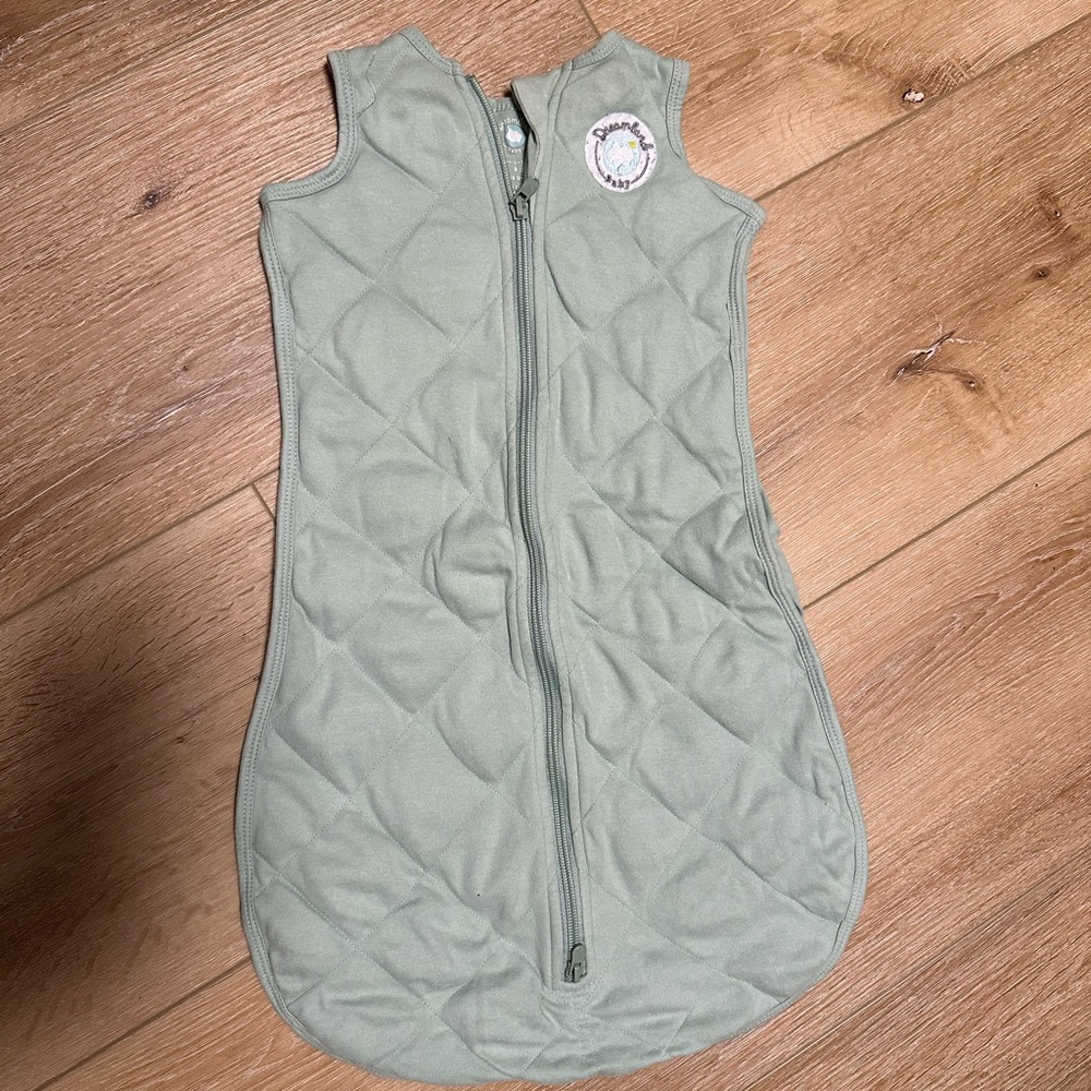 Dreamland baby swaddle size small